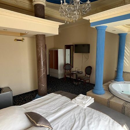 Hotel Venecia Palace Michalowice  Bagian luar foto