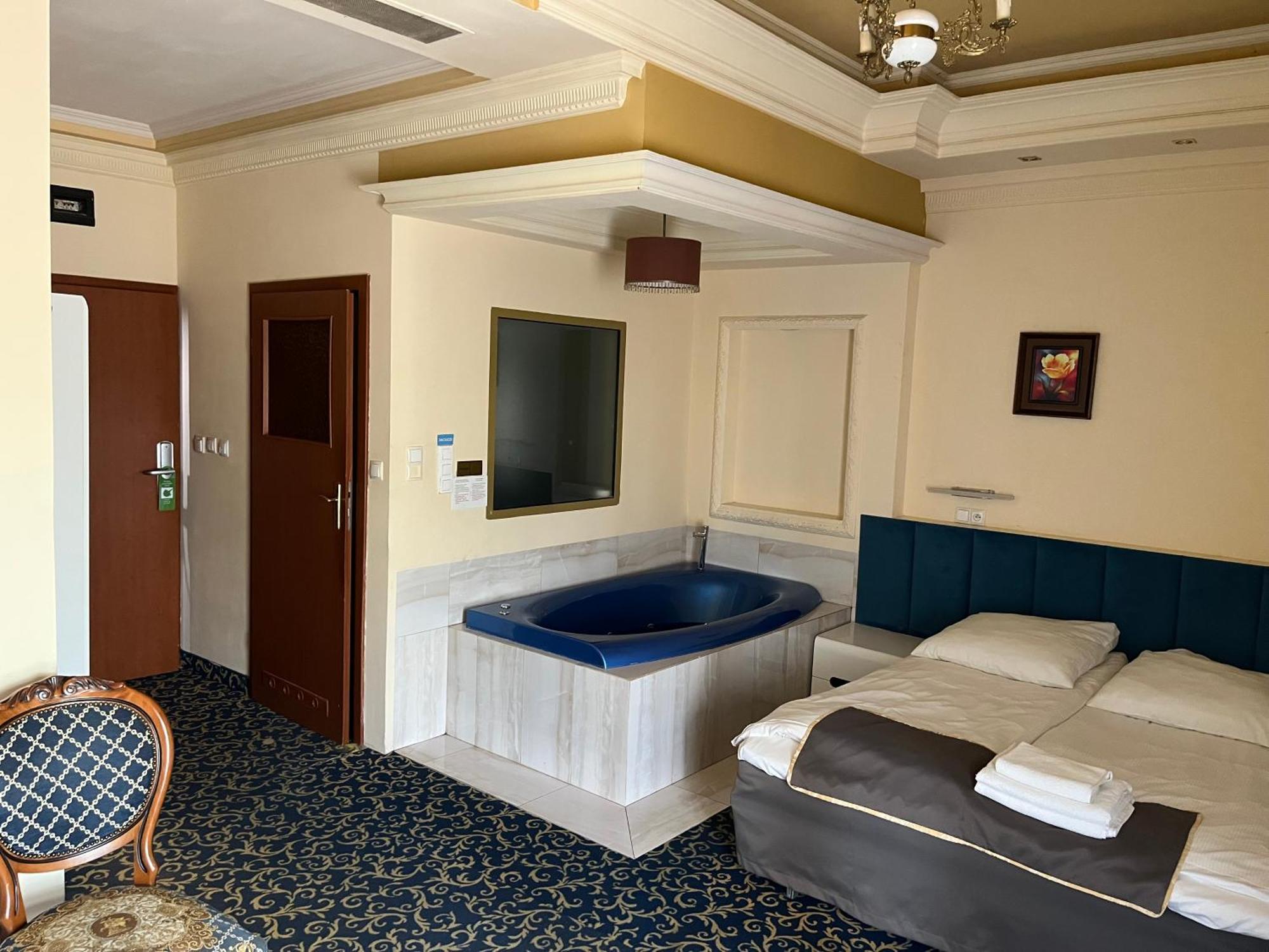 Hotel Venecia Palace Michalowice  Bagian luar foto