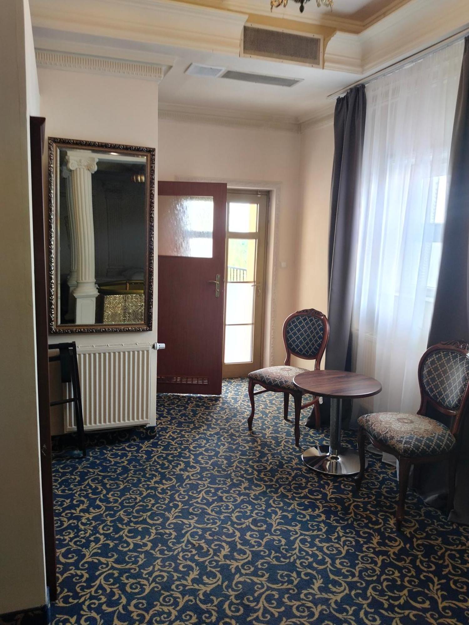 Hotel Venecia Palace Michalowice  Bagian luar foto