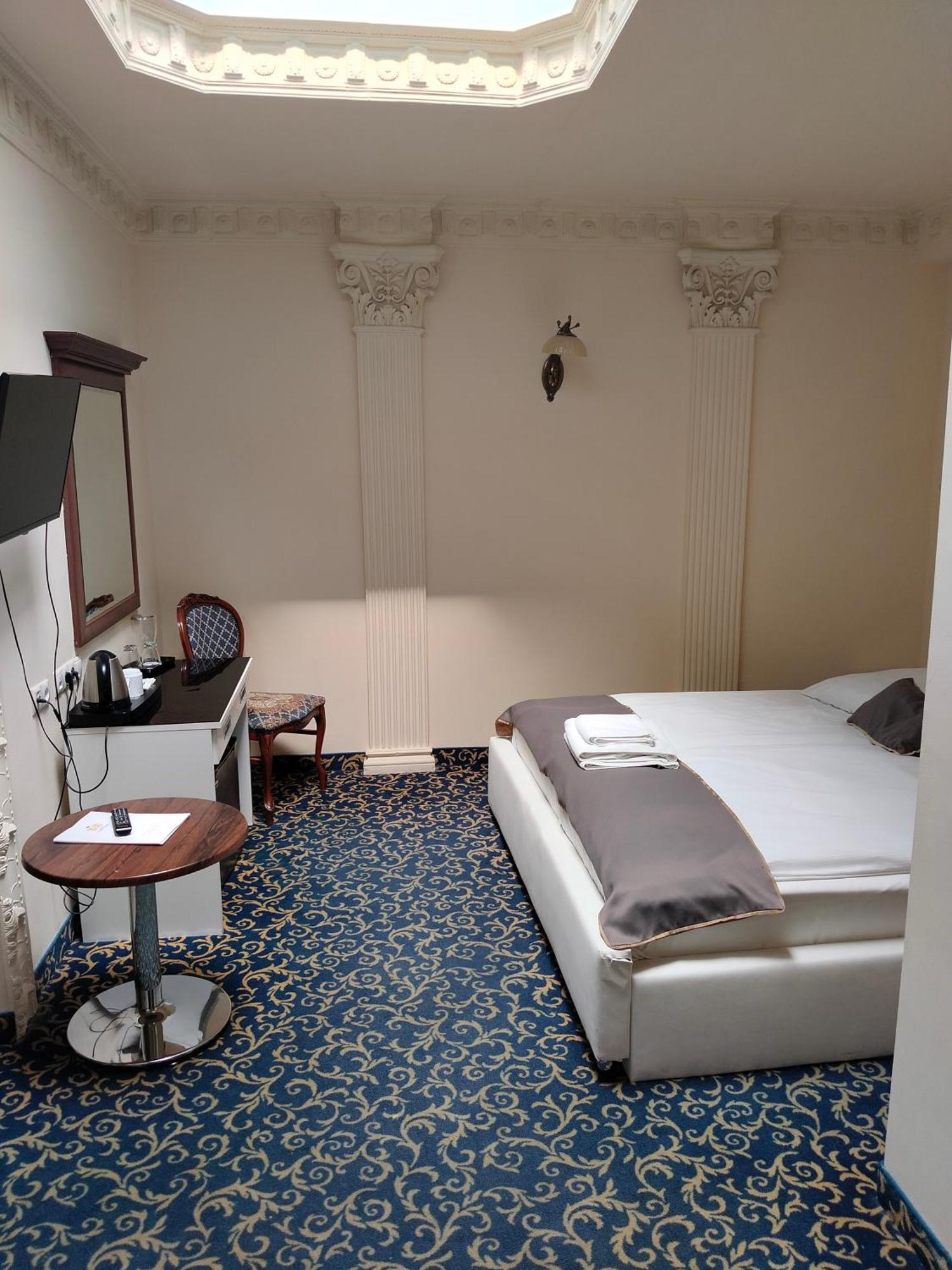 Hotel Venecia Palace Michalowice  Bagian luar foto