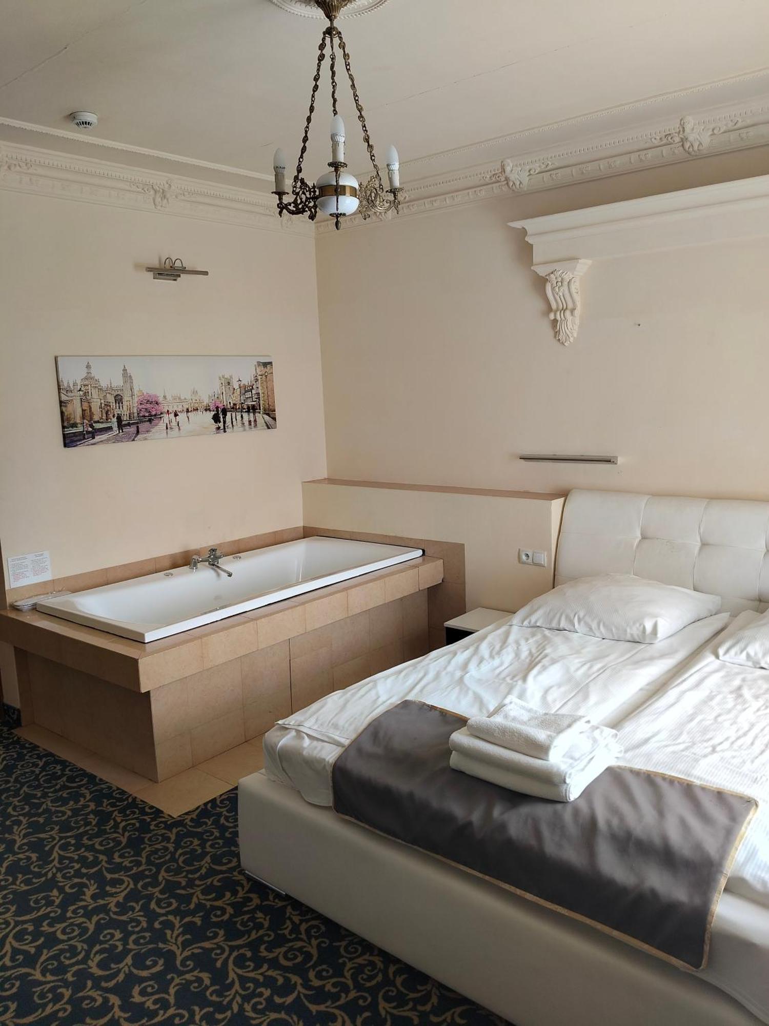 Hotel Venecia Palace Michalowice  Bagian luar foto