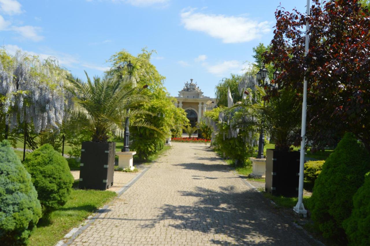 Hotel Venecia Palace Michalowice  Bagian luar foto