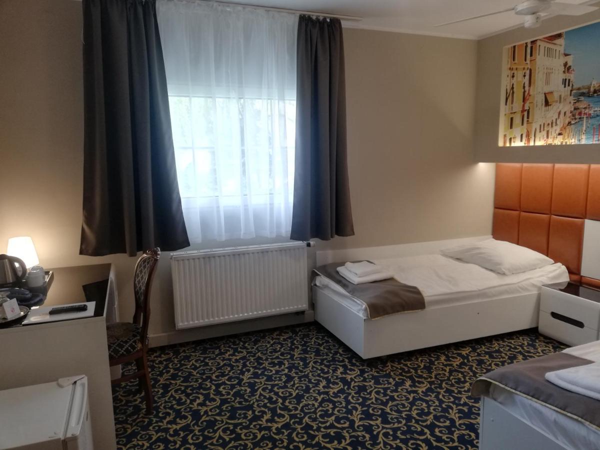 Hotel Venecia Palace Michalowice  Bagian luar foto